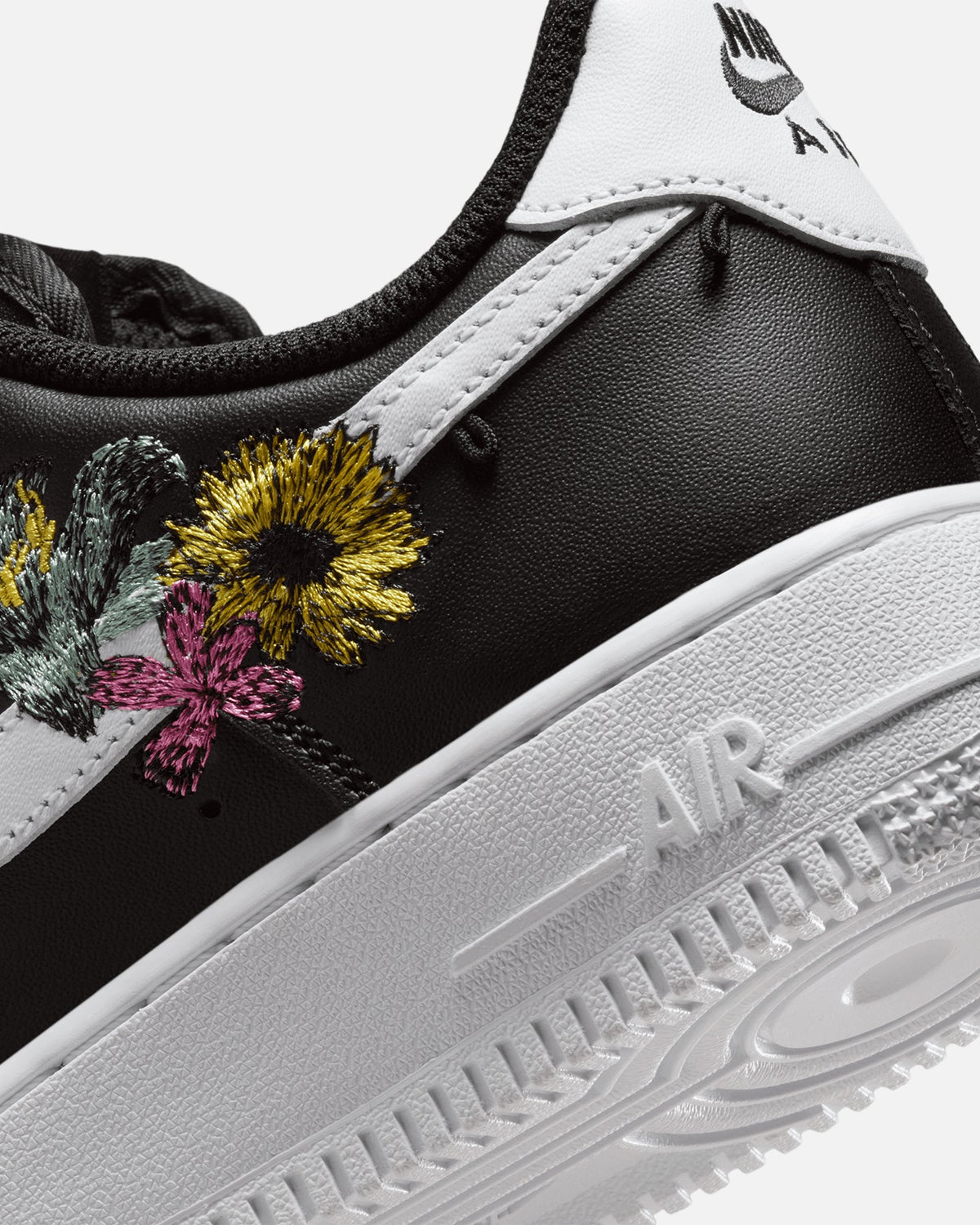Nike Nike Women's Air Force 1 '07 Premium "Flowers" Black/White