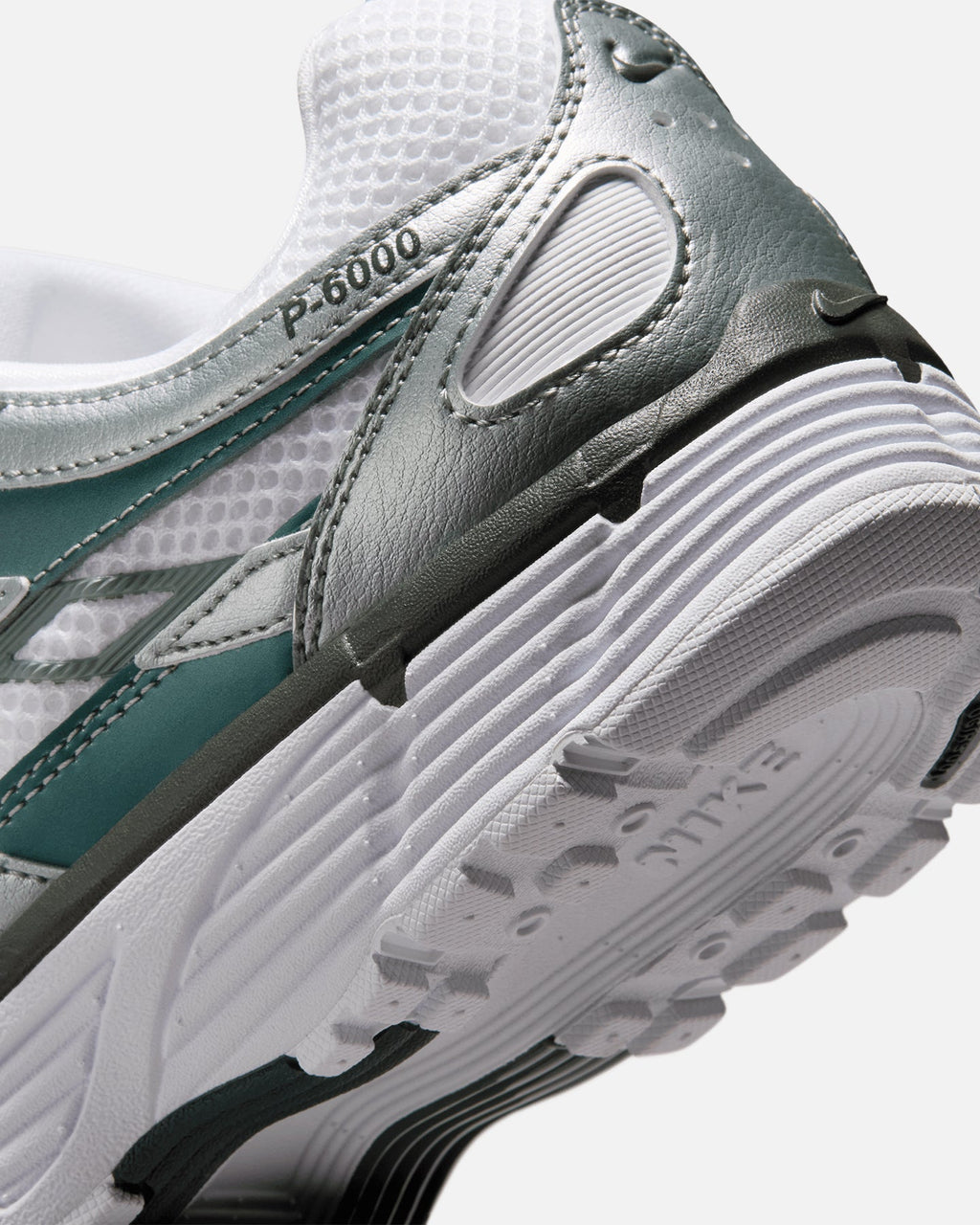 Nike Nike Women's P-6000 White/White
