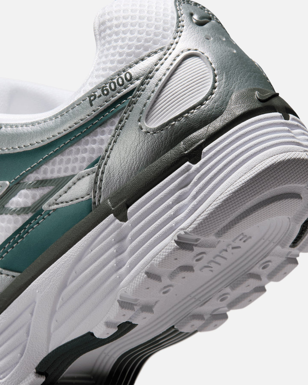 Nike Nike Women's P-6000 White/White